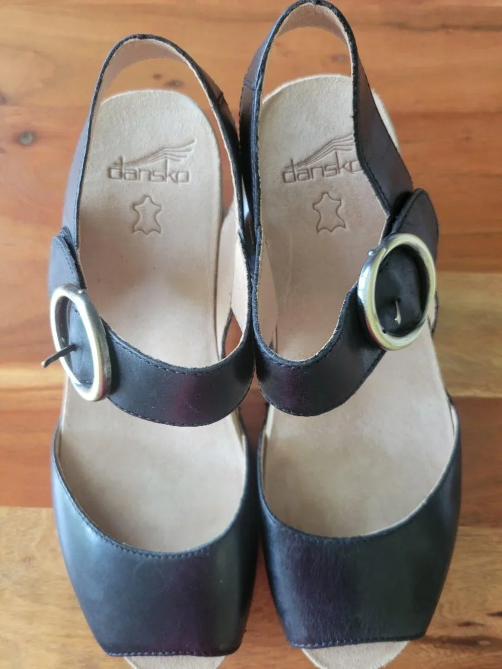 Dansko Women’s 39 Tamra Peep Toe Studded Block Heel Black Leather Sandals NWOT